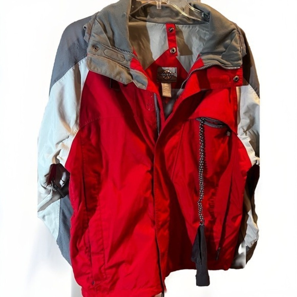 QUEST Ski/Snowboarding Coat. Size Small.‎ Waterproof.